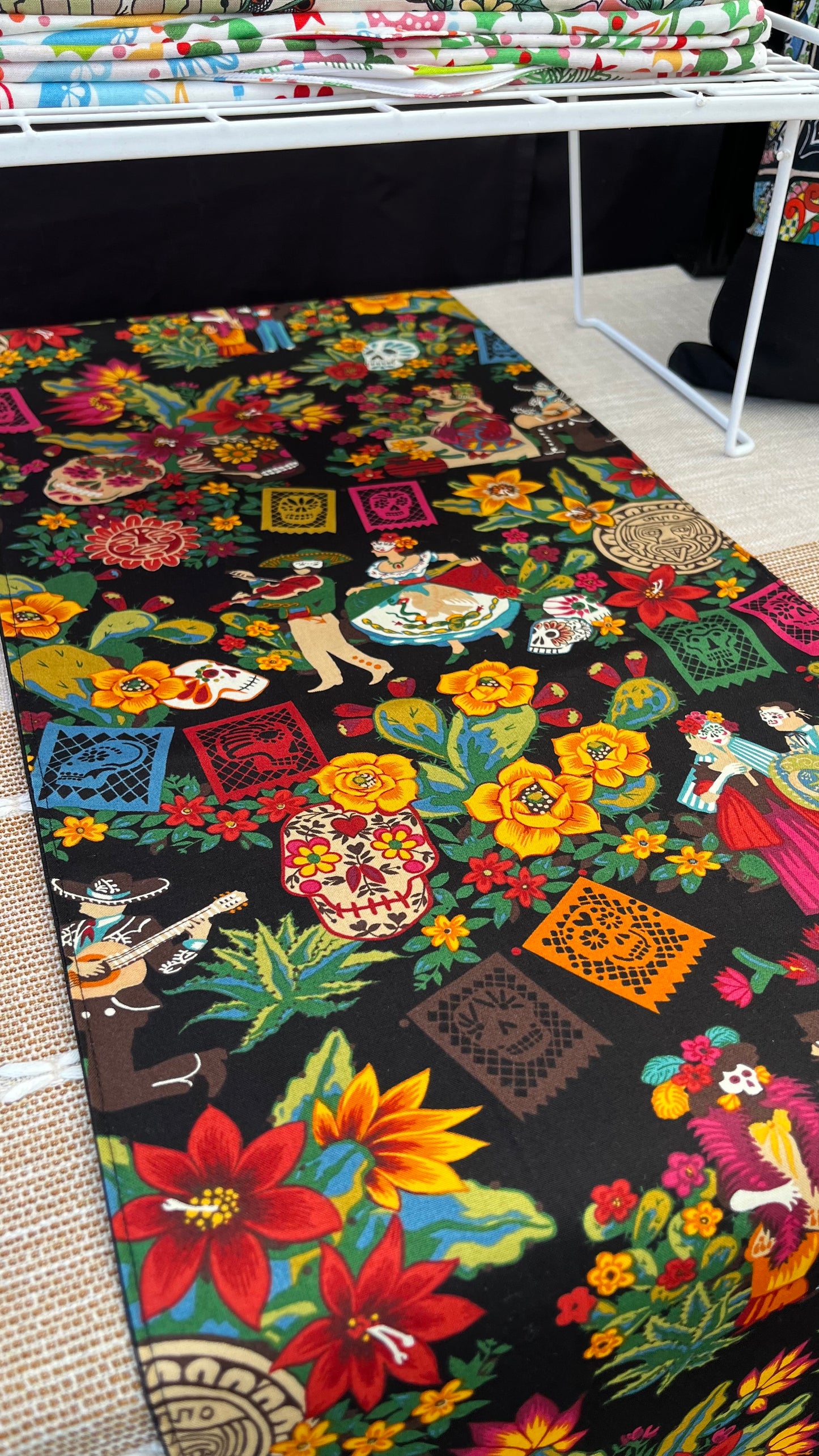 Mexico Lindo y Querido Table Runner (black)