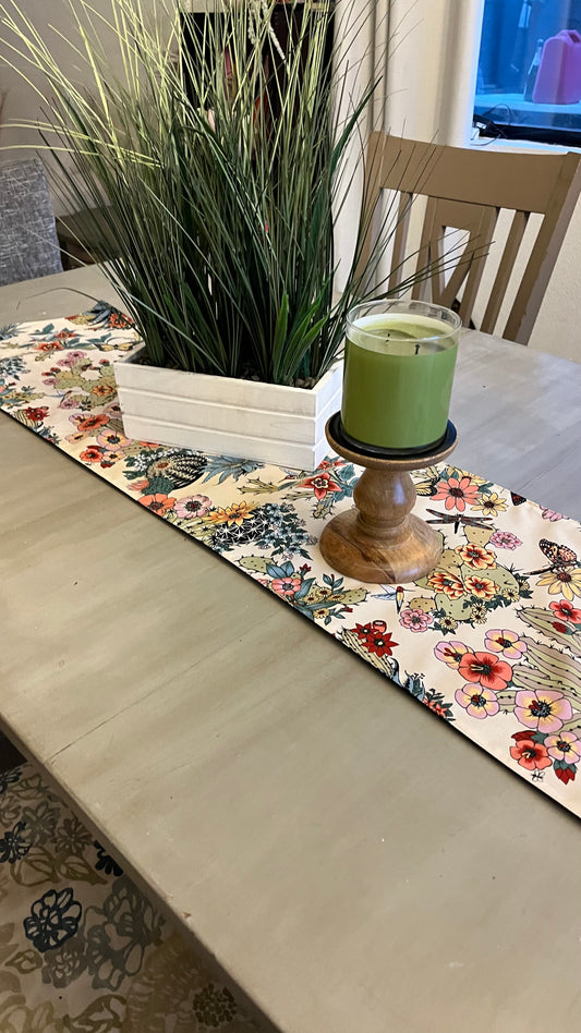 Mariposas Table Runner