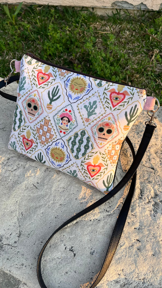 Frida in a garden Zipper Bag