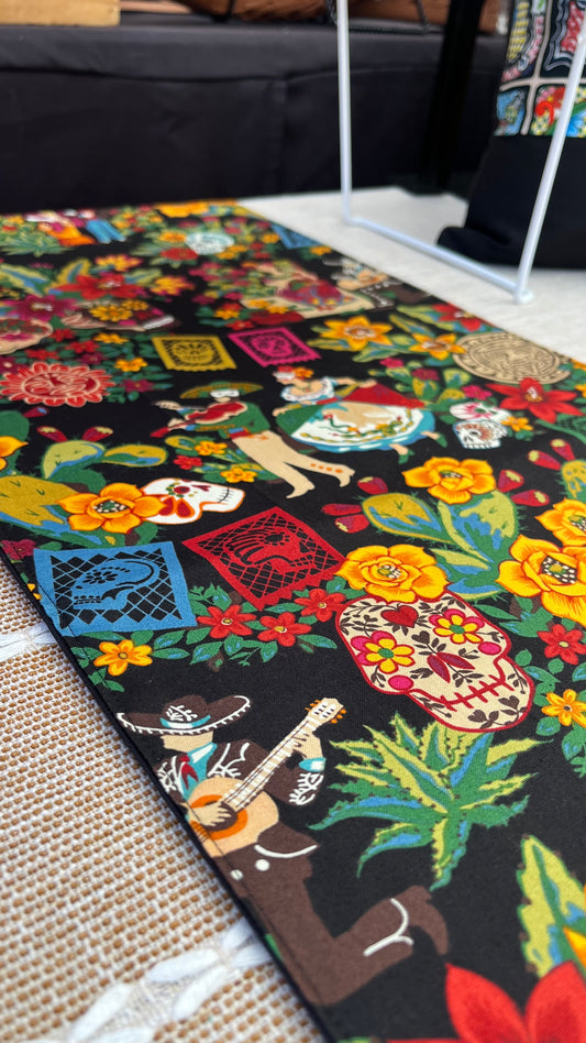 Mexico Lindo y Querido Table Runner (black)