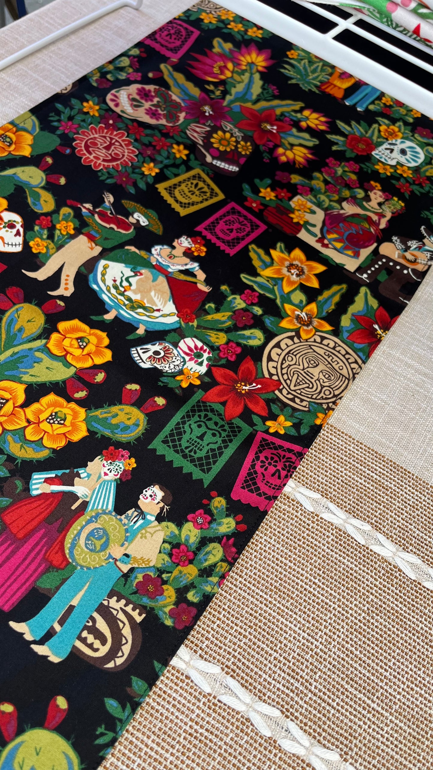 Mexico Lindo y Querido Table Runner (black)