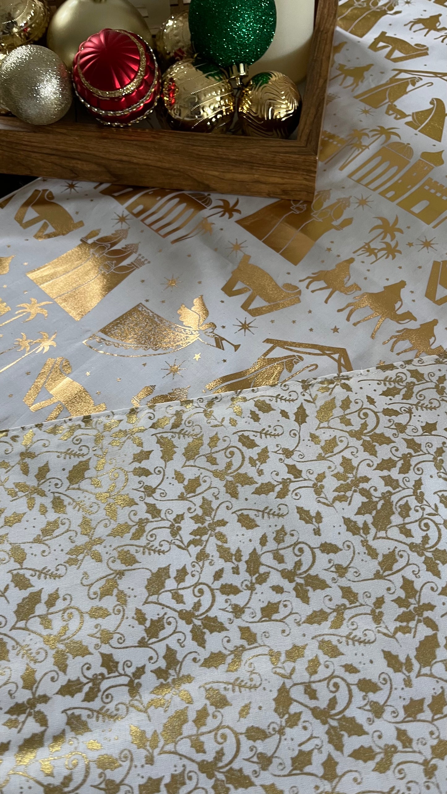 Navidad Table Runner (Gold)