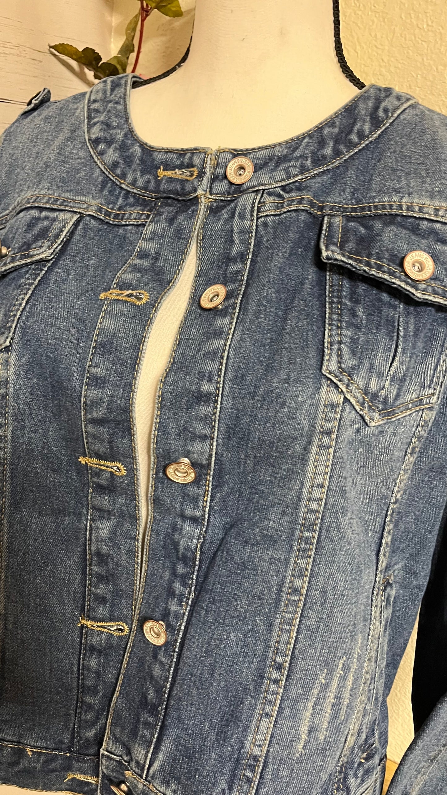 One of a kind Denim Jacket - Frida y el Sagrado Corazón