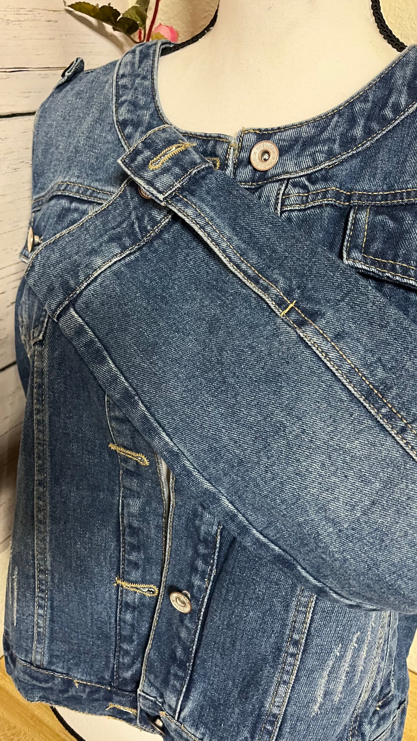 One of a kind Denim Jacket - Frida y el Sagrado Corazón