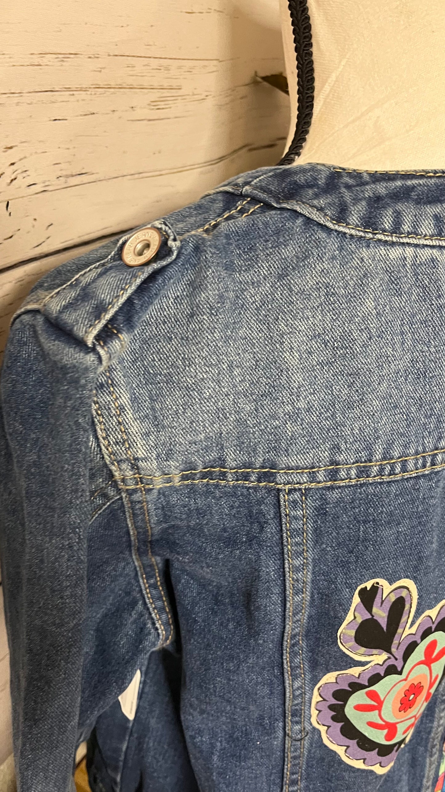One of a kind Denim Jacket - Frida y el Sagrado Corazón
