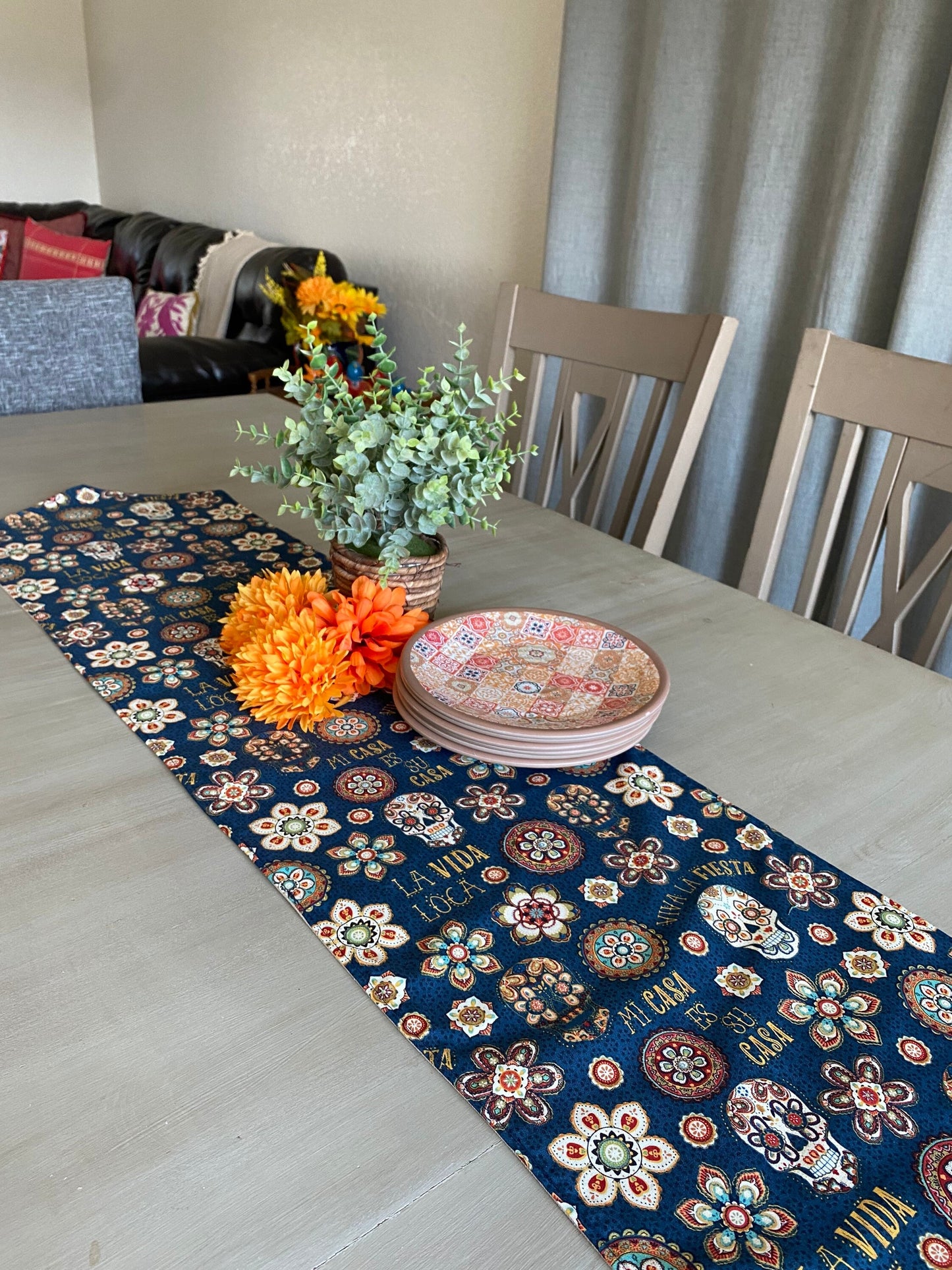 Mi casa es su casa- Table Runner (Calaveritas)