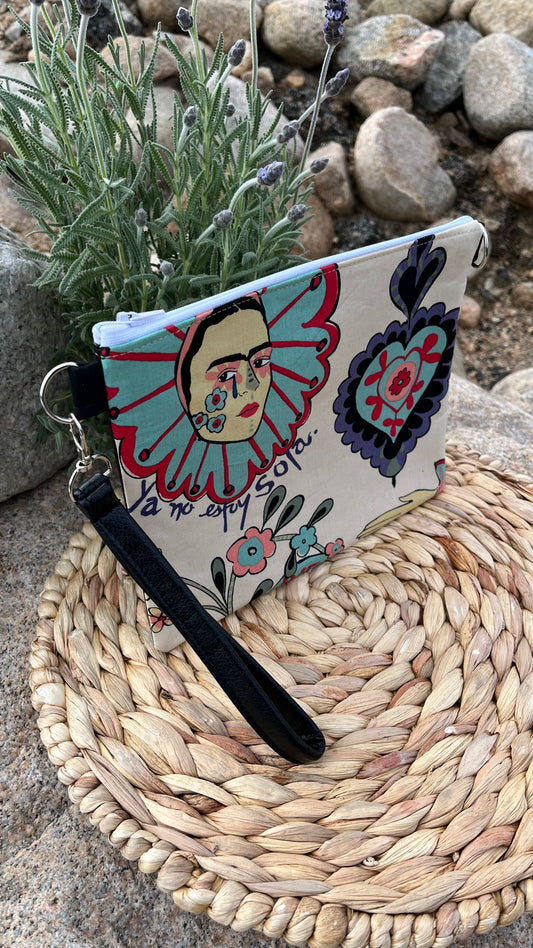 Frida “Ya no estoy sola” Zipper Bag (beige)