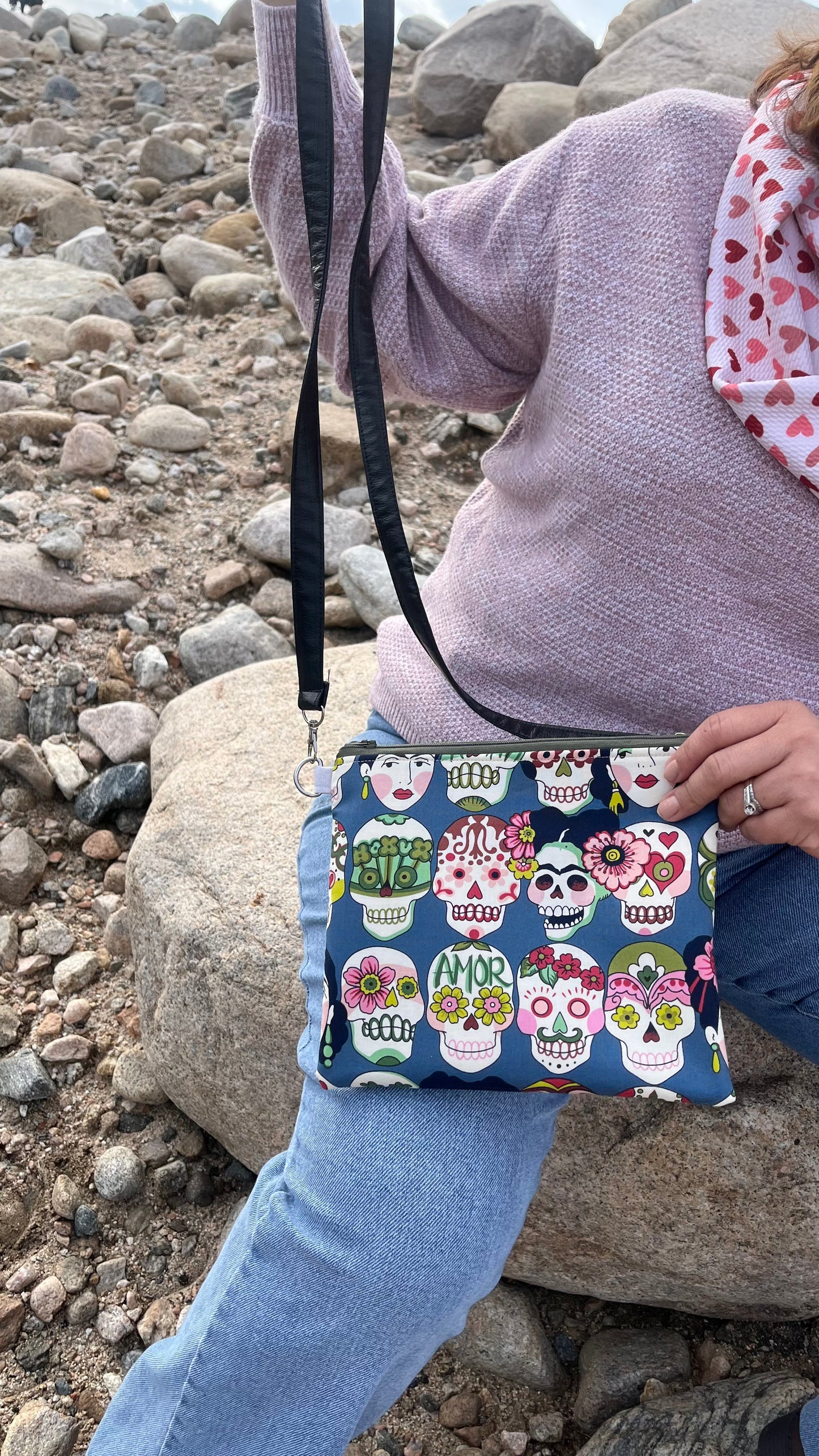 Frida y Calaveritas de Amor Zipper Bag (blue)