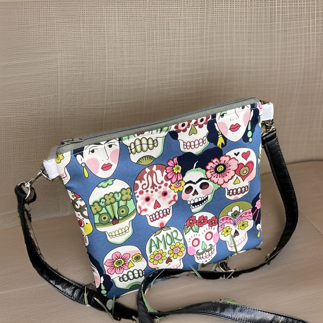 Frida y Calaveritas de Amor Zipper Bag (blue)