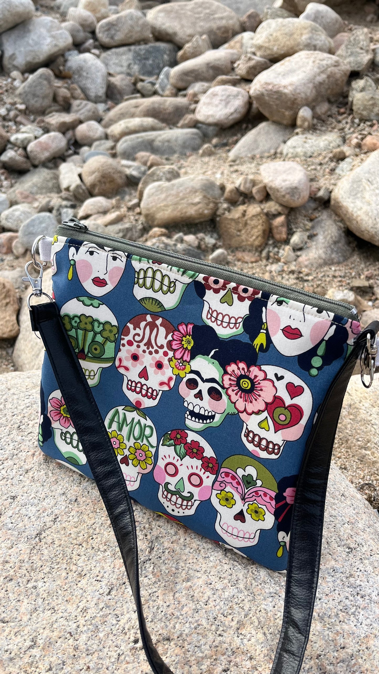 Frida y Calaveritas de Amor Zipper Bag (blue)