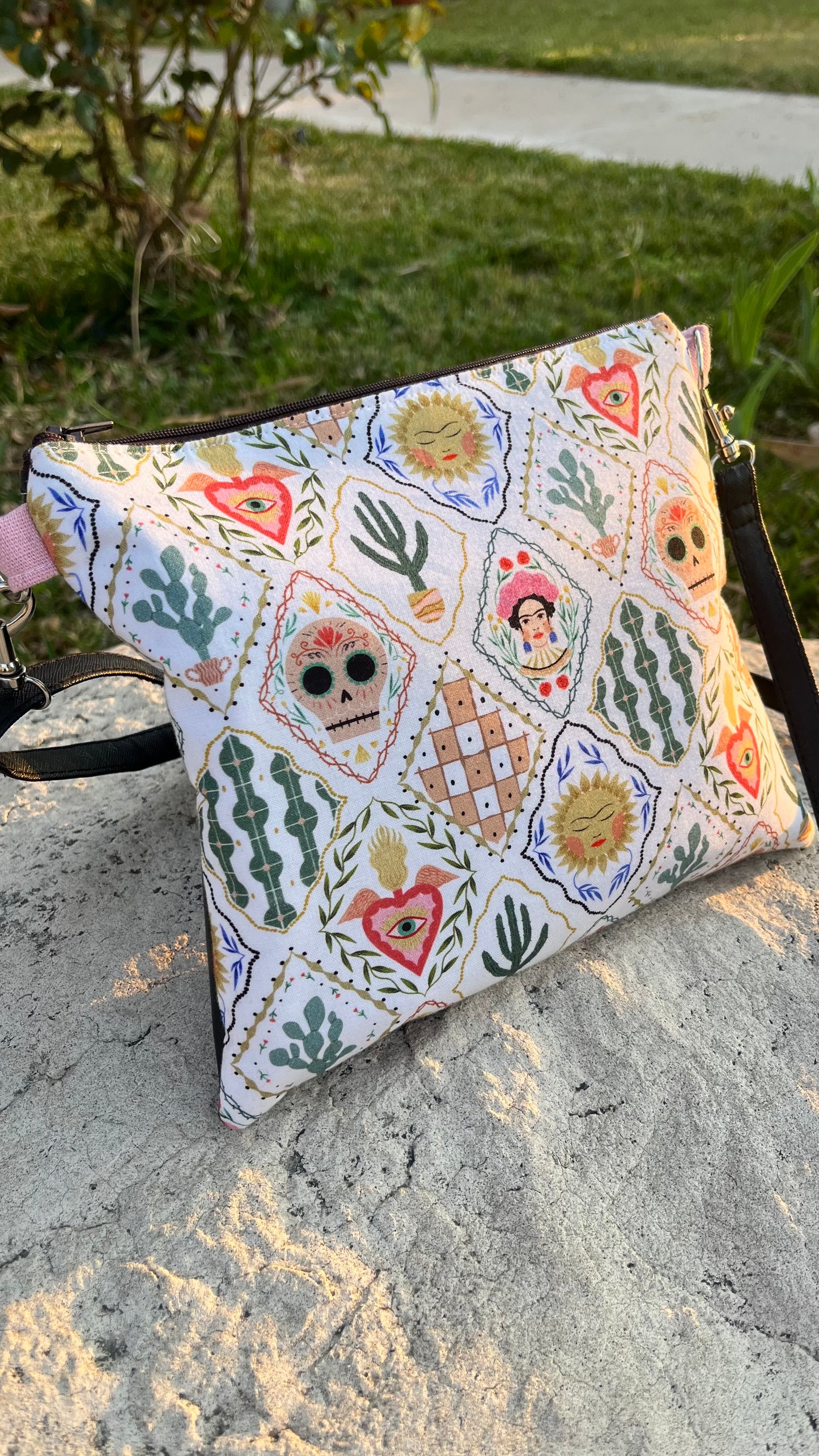 Frida in a garden Zipper Bag