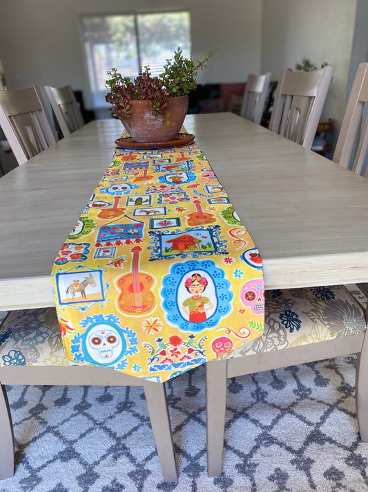 Mi casa es su casa - Table Runner (yellow)