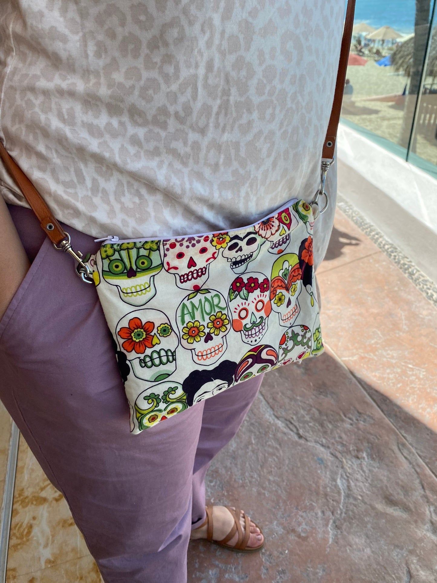 Frida & Calaveritas Zipper Bag (Beige)