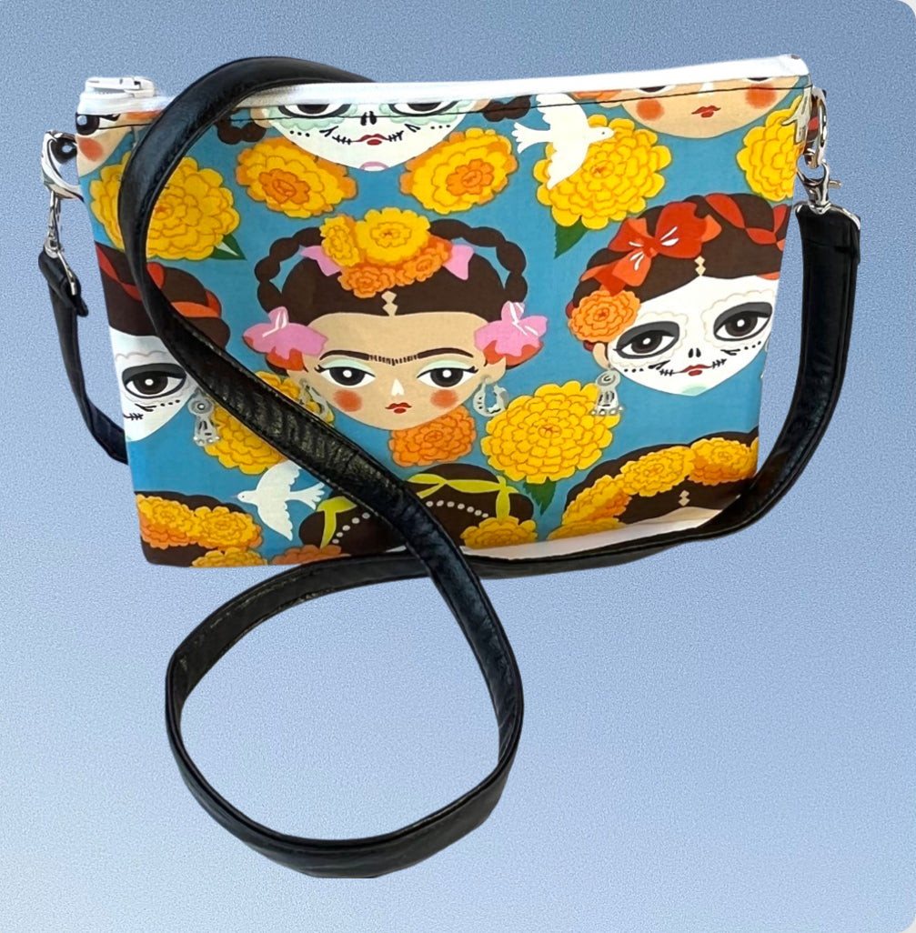 Frida entre Cempasúchiles Zipper Bag
