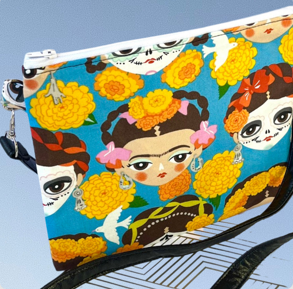 Frida entre Cempasúchiles Zipper Bag