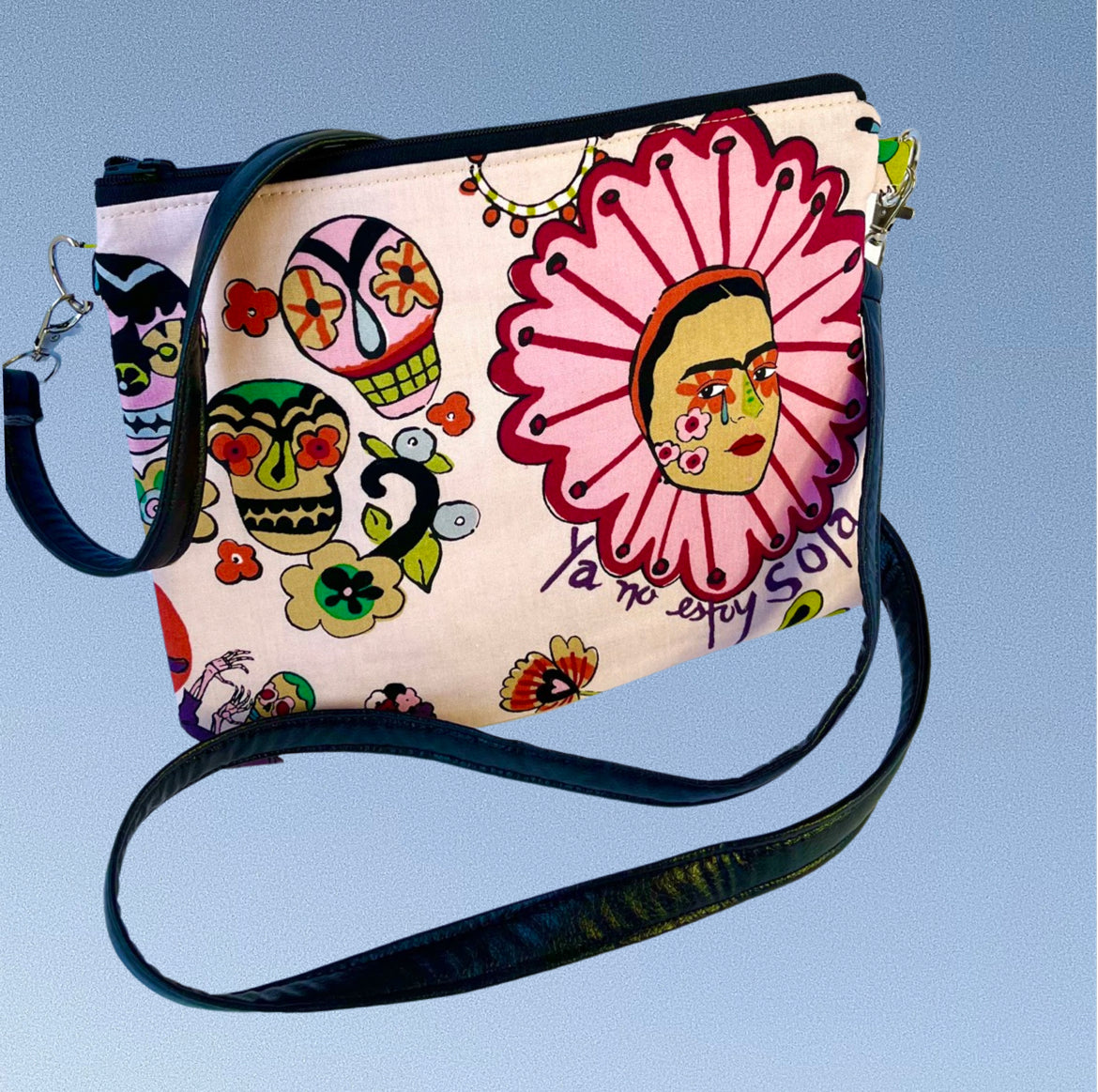 Frida “Ya no estoy sola” Zipper Bag (pink)
